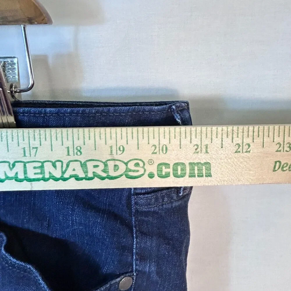 Torrid Women's Blue Denim Mid-Rise Boyfriend Jeans Size 18R - Picture 11 of 14